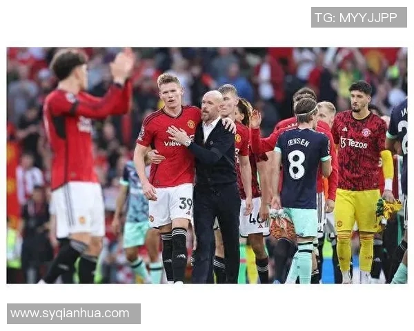 足球明星乔装上街被拍到瞬间引发热议球迷纷纷猜测其身份与目的